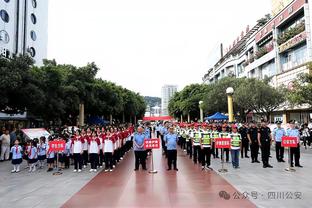 上港海港队拍摄新赛季全家福，31名球员参加&奥斯卡、武磊C位